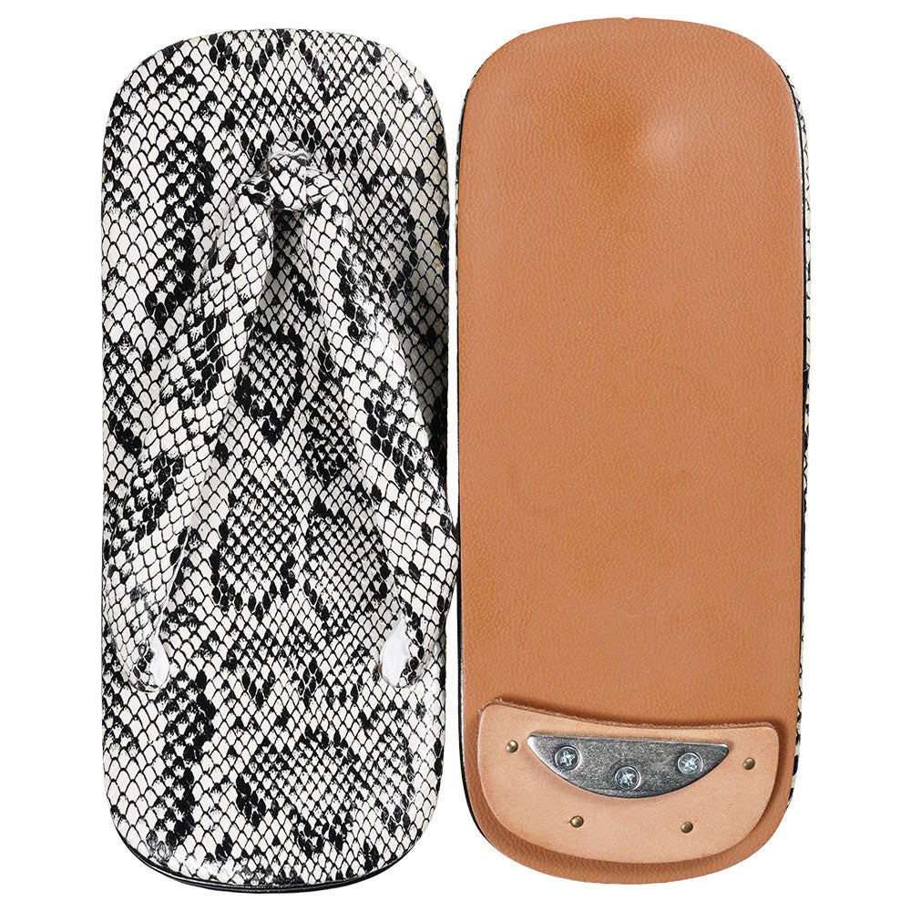 オールヘビ柄ビニール雪駄　白　雪駄底金具付き　SSサイズ