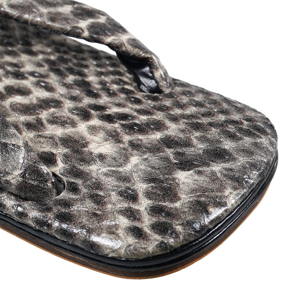 オールヘビ柄ビニール雪駄　黒　雪駄底金具付き　SSサイズ